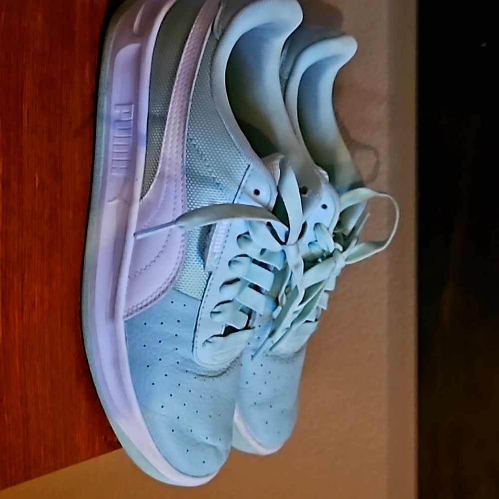 Puma Ladies Size 10 Light Seafoam Green Tennis shoes